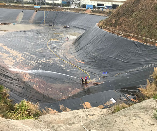 高场办事处废水池清理